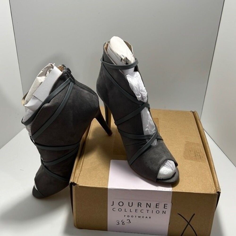 New in the Box Journee Collection Samara Bootie Grey size 10